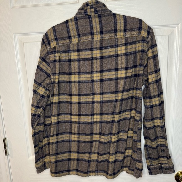 Patagonia Organic Cotton Plaid Shirt - Gray and Yellow Mens Size Small GUC - Picture 4 of 6